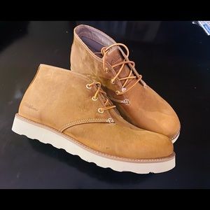 NWT Eddie Bauer mens Chukka Boots very comfy